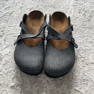 Birki’s Birkenstock Maria Black White Houndstooth Closed Toe Clogs